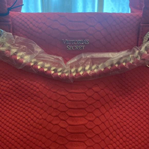 Victoria secret x large bright pink travel tote bag New with tags - Picture 2 of 5